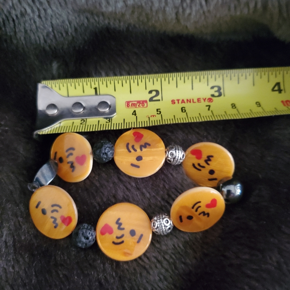 3 for $20 🤑Emoji kiss bracelet - Picture 2 of 2